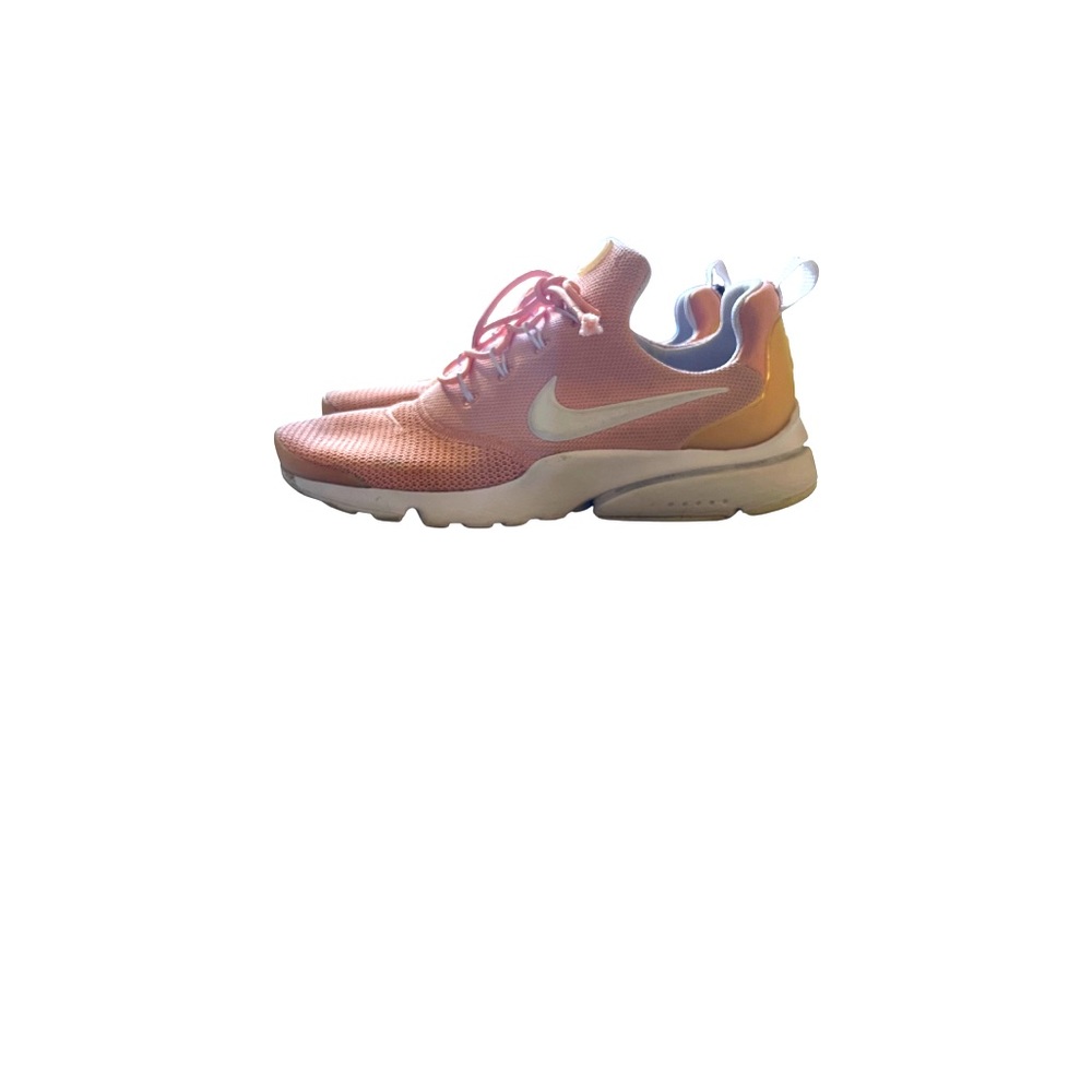 Light pink Nikes tennis shoes size 10